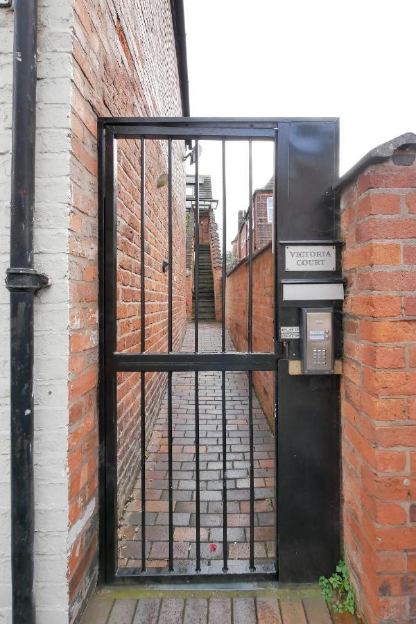 شقة Crewe Short Lets 6 Victoria Court, كرو المظهر الخارجي الصورة